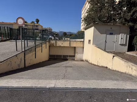 garage fermé en sous sol