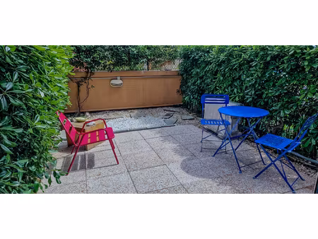 charmant studio avec véranda et jardin à deux pas des plages