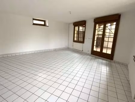 location appartement 4 pièces à vire-normandie (14500) : à louer 4 pièces / 125m² vire-nor