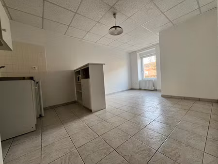 location appartement 2 pièces 30.25 m² à sévérac-le-château (12150)  286 €