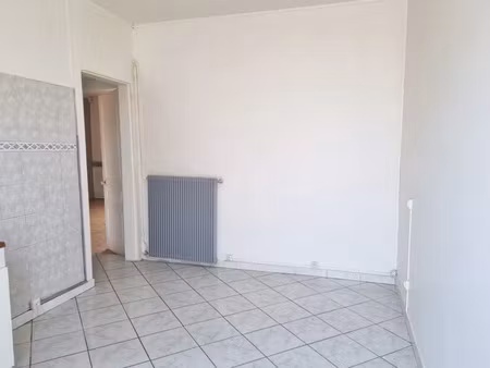 location appartement 3 pièces 54 m² à saint-chamond (42400)  480 €