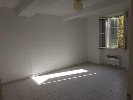 location appartement 3 pièces 55.27 m² à le muy (83490)  655 €