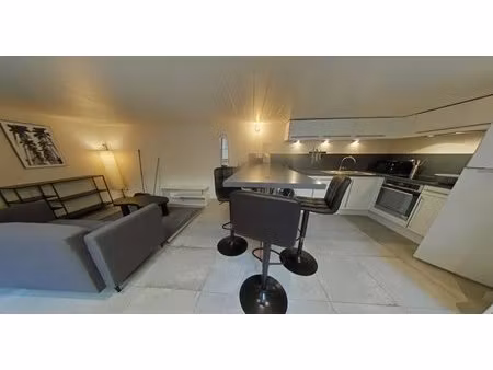 t2 avec mezzanine // rue bouteille 69001 lyon