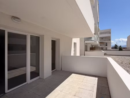 t3 jardins de la basse avec terrasse et parking