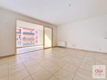 location appartement 2 pièces 57 m² à ajaccio (20000)  815 €