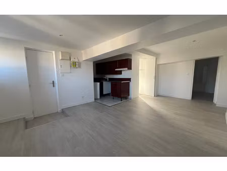 location appartement  m² t-2 à coulommiers  625 €