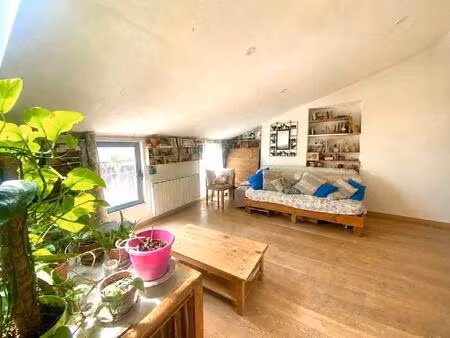 appartement atypique  de caractère au cœur même de la rochelle et à 50 m du port !