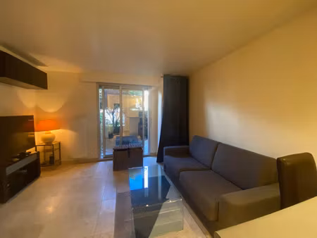 le bourget appartement f1 de 22.50m²+ jardinet