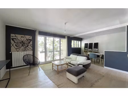 location appartement  75.81 m² t-3 à lyon 7  1 249 €