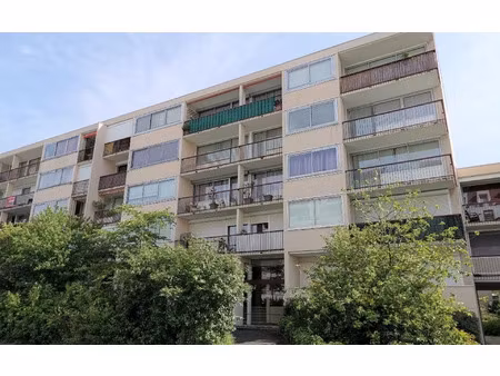 location appartement  67.72 m² t-3 à massy  1 061 €