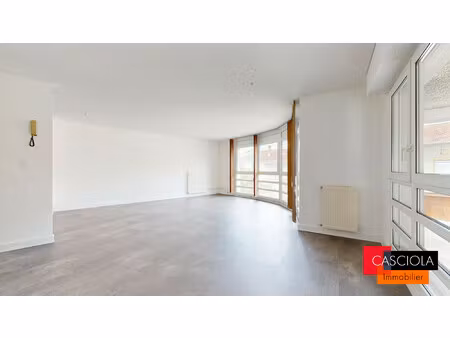 montigny proche centre  appartement rénové  grand séjour  deu
