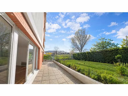 appartement f2 - 90m² d'extérieur & parking - quartier stade de france