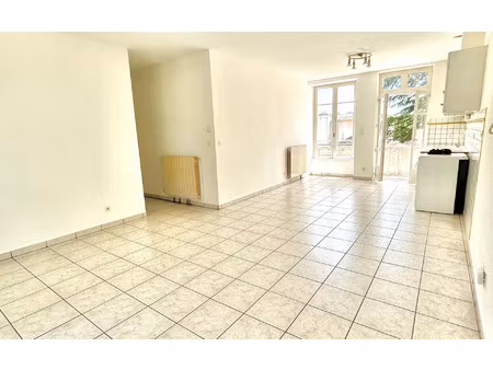 location appartement  63.25 m² t-3 à saint-donat-sur-l'herbasse  750 €