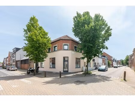 commercieel hoekpand in mariaburg.