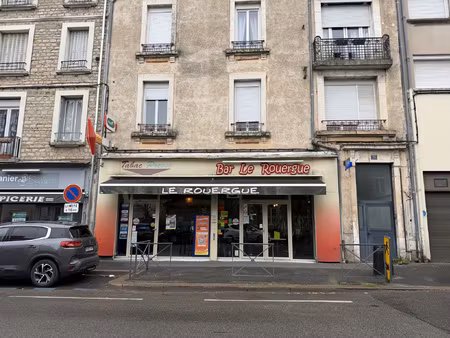 à vendre local commercial de 90 m2 emplacement stratégiq