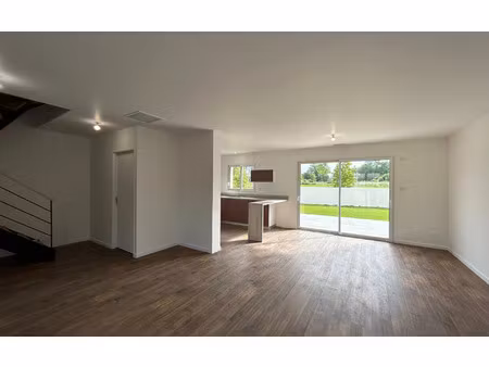 location maison  m² t-5 à aire-sur-l'adour  1 300 €