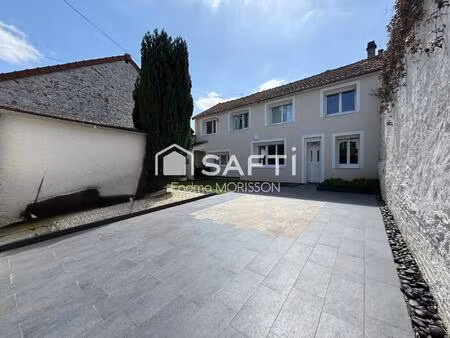 maison de 100 m²  rénovée avec des prestations de qualité.