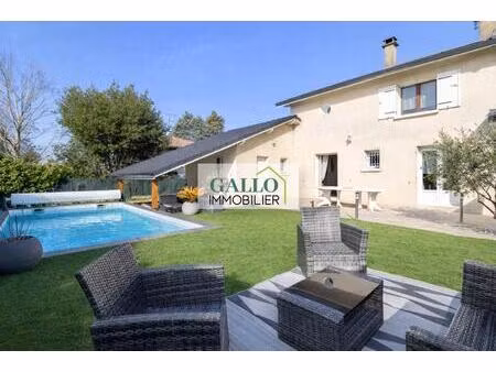 maison familiale de 197m² avec piscine