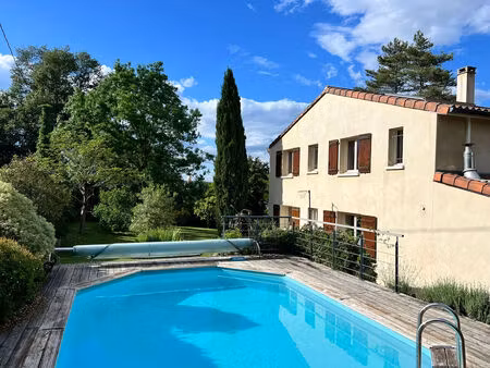 location maison 5 pièces  165.00m²  montaigut