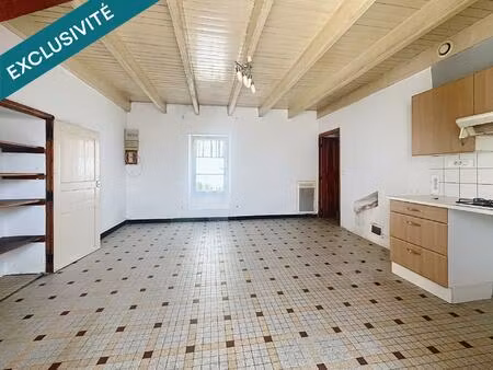 maison au vieil à 15 mètres de la plage