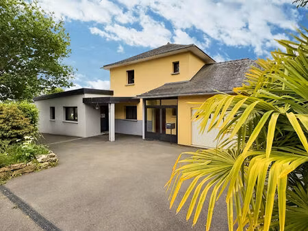 à vendre st urbain ? propriété de caractère ? 230 m² ? 7 chambres ? espace professionnel i
