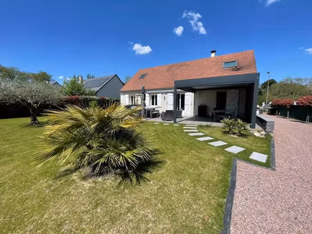 maison en très bon état offrant 5 chambres dont 2 de plain-pied et un double garage