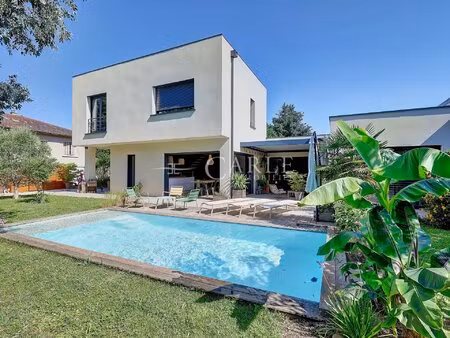 villa contemporaine au coeur de jonage