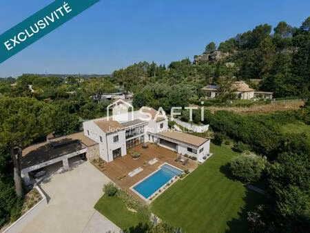 villa haut de gamme  320 m²  piscine et parc 2300 m²
