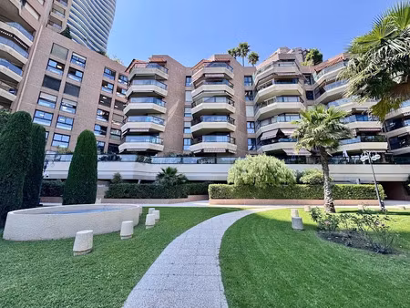 location appartement 3 pièces 76 m² à monaco (98000)  8 500 €