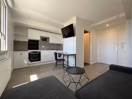 location meublée appartement 1 pièce 20 m² à massy (91300)  805 €