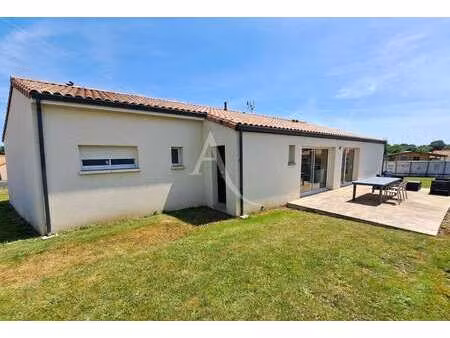vente maison à mesnard-la-barotière (85500) : à vendre / 122m² mesnard-la-barotière
