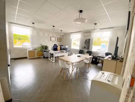ensemble immobilier de bureaux de 397 m²