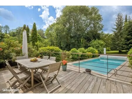 maison 9 pièces 272 m²