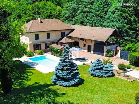 propriété 6 pièces 136 m²