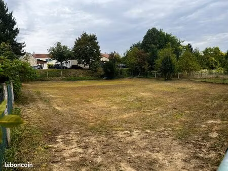 terrain 1220 m² bourg-et-comin