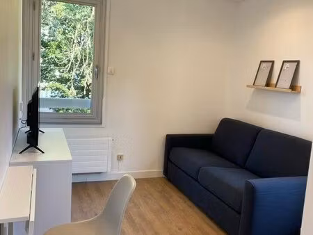 studio refait à neuf dans une résidence arborée