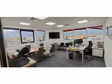 location locaux professionnels à saint-pierre-en-faucigny (74800)  1 210 €