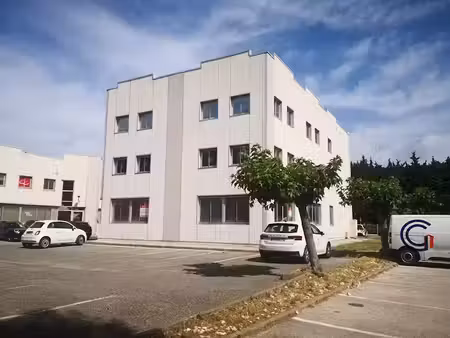 location locaux professionnels 0 pièces 200 m² à six-fours-les-plages (83140)  3 217 €