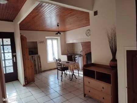 grand t2 loc à l'année meublé plain pied edf/eau inclus