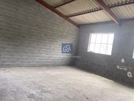 parking/box 49 m² laissac