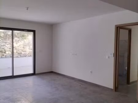 location villa 5 pièces 165 m² à rognac (13340)  2 100 €