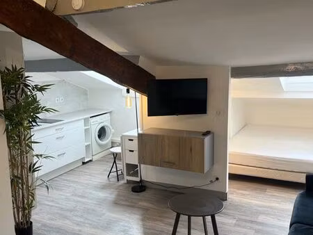 à louer – studio meublé climatisé entièrement rénové – nice centre