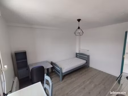 studio meublé avec place de parking souterrain