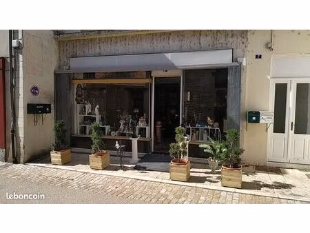local commercial la roche posay