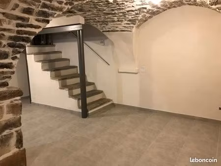 a louer maison de village t3 + courette - belle restauration
