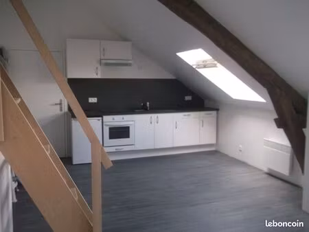 10 rue du port de marne  à louer  dans petit immeuble calme au 4ème étage sans ascenseur