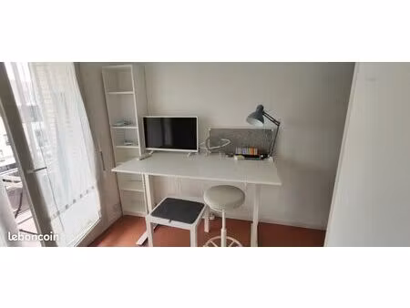 studio avec balcon en face université lh