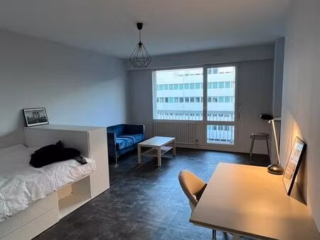 grand studio  balcon et parrking