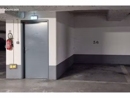 place de parking - résidence sécurisée - métro croix de chavaux