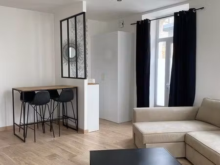 t2 meublé 55 m² – rénové  centre de châteaubourg – proche gare